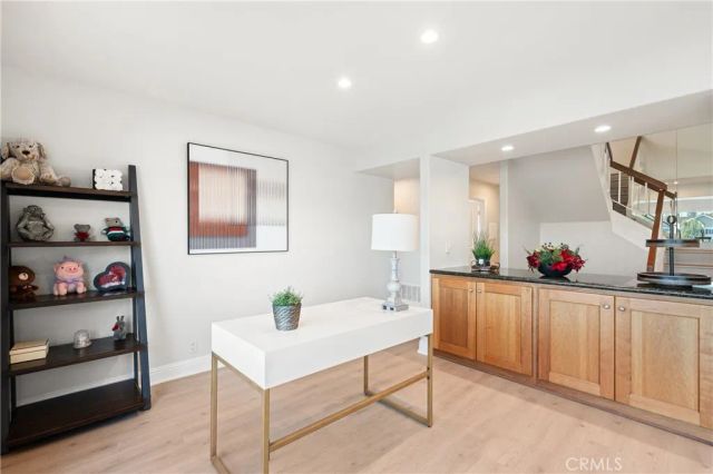 25 LakeView 60, Irvine, CA 92604
