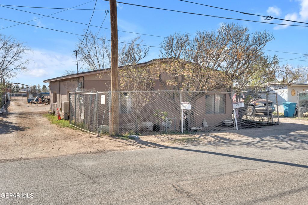 10184 Haynes Road, Socorro, TX 79927