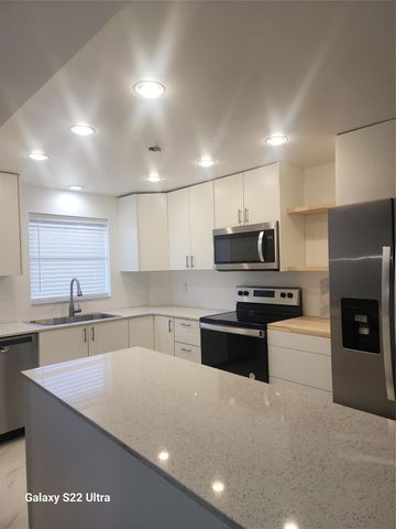 700 SE 6th Ave 111, Deerfield Beach, FL 33441