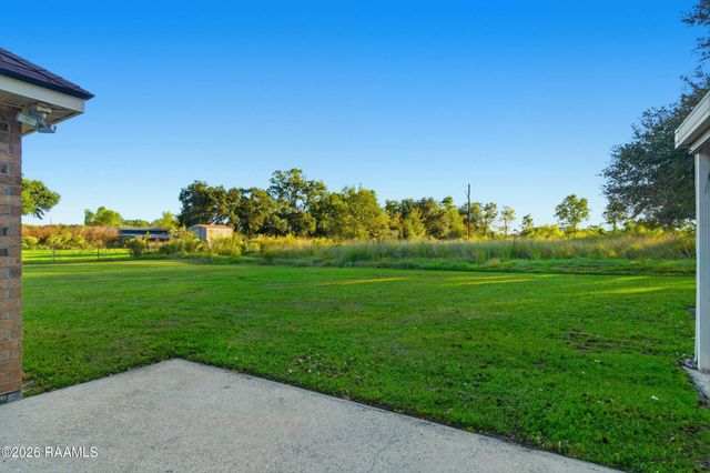 1110 Melvin Dupuis Road, Breaux Bridge, LA 70517