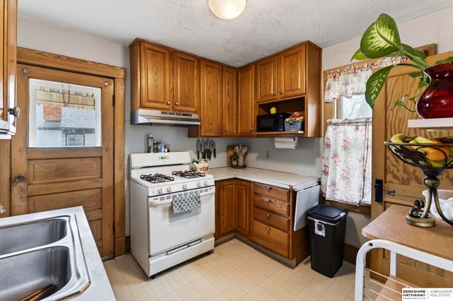 3039 S 18th Street, Omaha, NE 68108