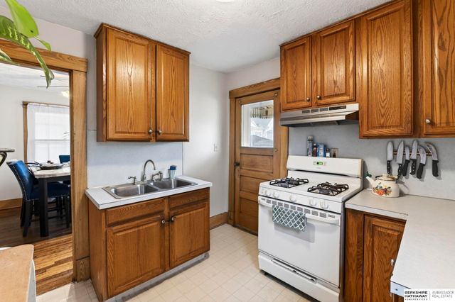 3039 S 18th Street, Omaha, NE 68108