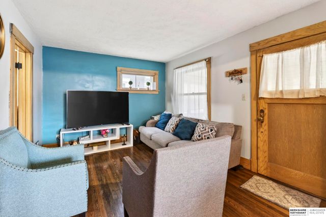 3039 S 18th Street, Omaha, NE 68108