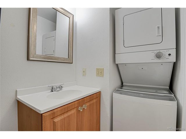 1513 S Ouray Cir A, Aurora, CO 80017