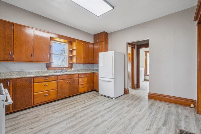 2921 220th Street, Winthrop, IA 50682