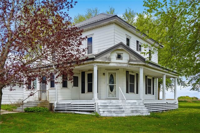 2921 220th Street, Winthrop, IA 50682