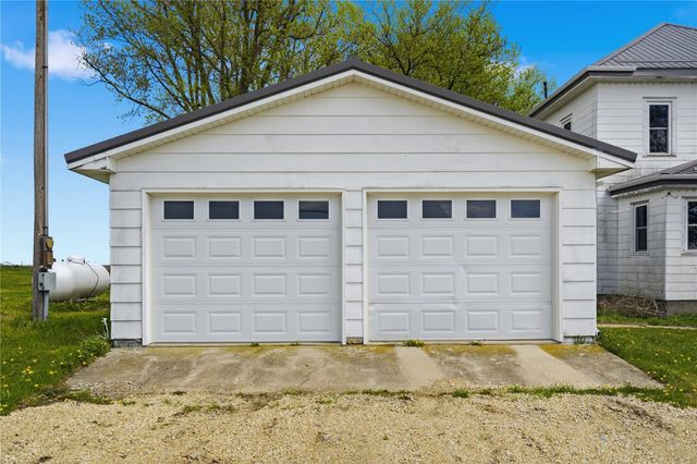 2921 220th Street, Winthrop, IA 50682