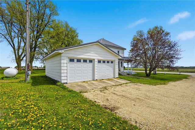 2921 220th Street, Winthrop, IA 50682
