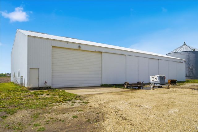 2921 220th Street, Winthrop, IA 50682
