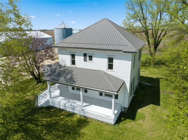 2921 220th Street, Winthrop, IA 50682