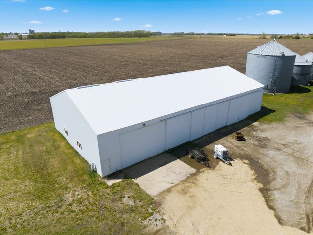 2921 220th Street, Winthrop, IA 50682