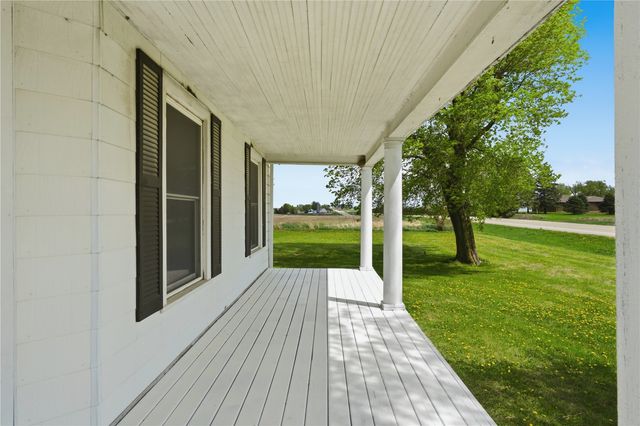 2921 220th Street, Winthrop, IA 50682