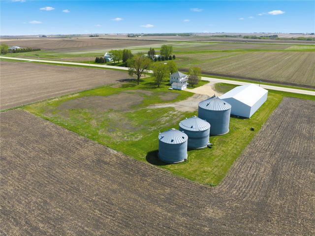 2921 220th Street, Winthrop, IA 50682