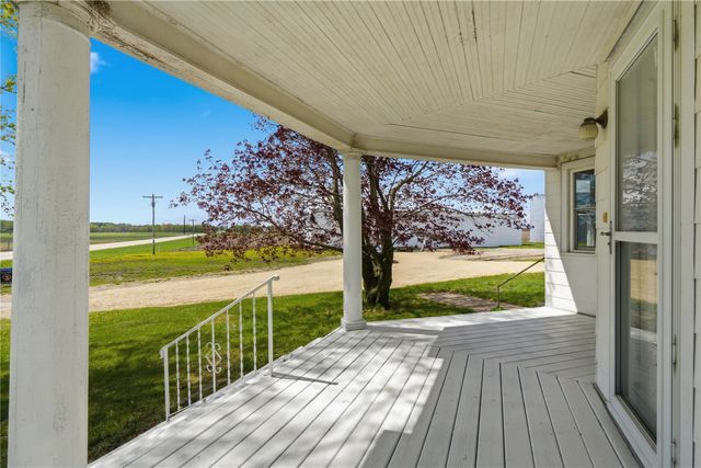 2921 220th Street, Winthrop, IA 50682