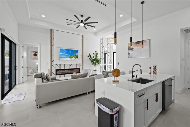 837 NE 6th PL, Cape Coral, FL 33909