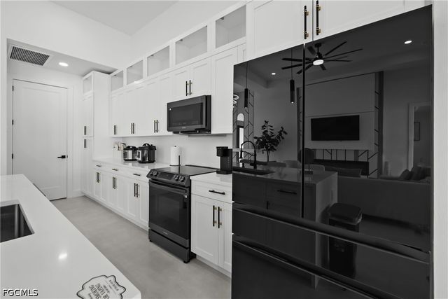 837 NE 6th PL, Cape Coral, FL 33909