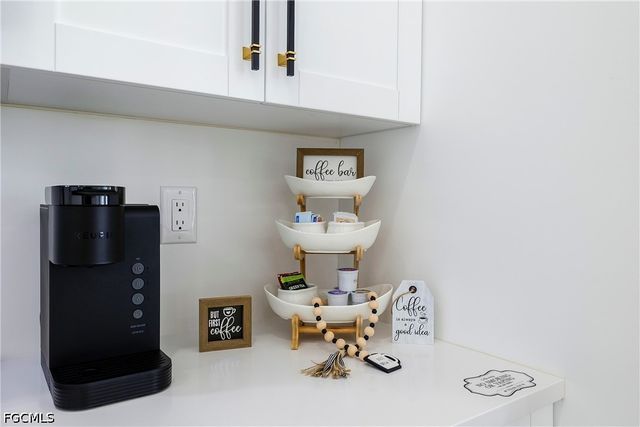 837 NE 6th PL, Cape Coral, FL 33909