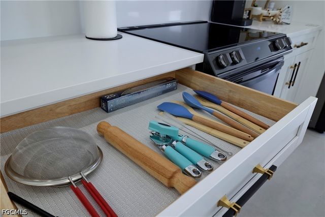 837 NE 6th PL, Cape Coral, FL 33909