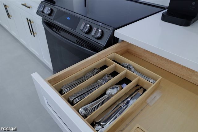 837 NE 6th PL, Cape Coral, FL 33909