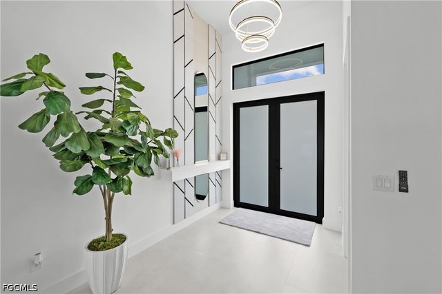 837 NE 6th PL, Cape Coral, FL 33909