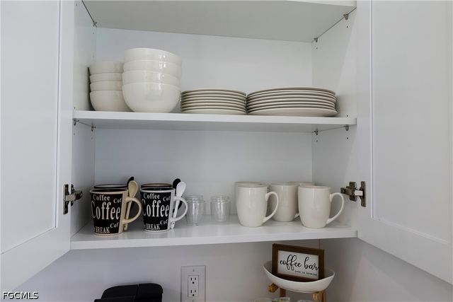 837 NE 6th PL, Cape Coral, FL 33909