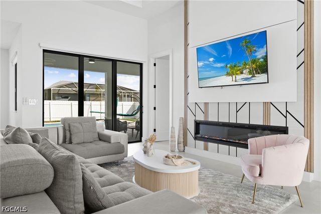 837 NE 6th PL, Cape Coral, FL 33909