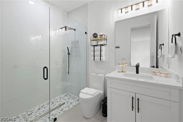 837 NE 6th PL, Cape Coral, FL 33909