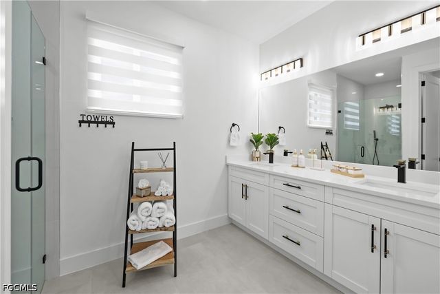 837 NE 6th PL, Cape Coral, FL 33909