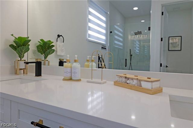 837 NE 6th PL, Cape Coral, FL 33909