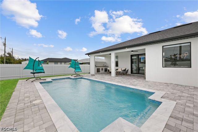 837 NE 6th PL, Cape Coral, FL 33909