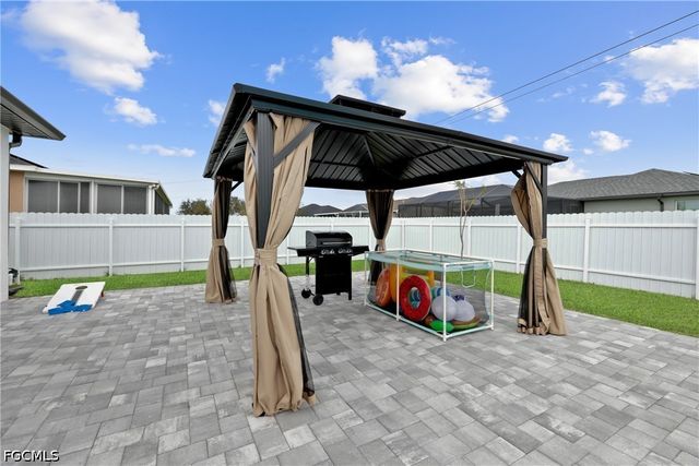 837 NE 6th PL, Cape Coral, FL 33909