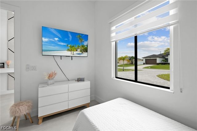 837 NE 6th PL, Cape Coral, FL 33909