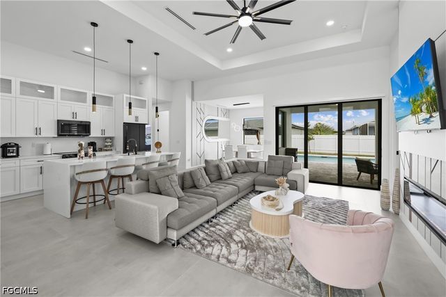 837 NE 6th PL, Cape Coral, FL 33909