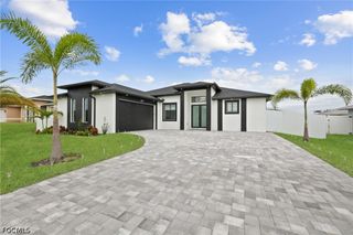 837 NE 6th PL, Cape Coral, FL 33909