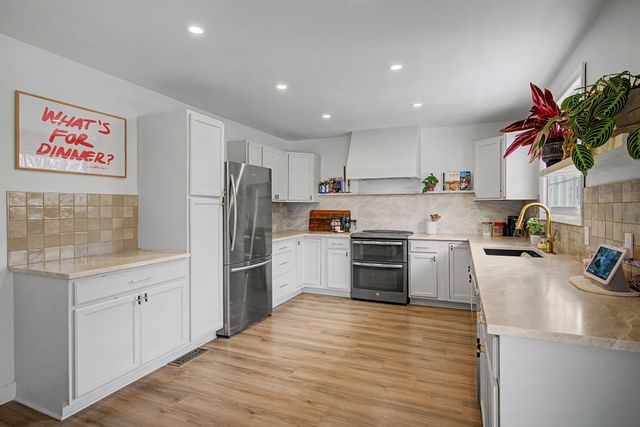 317 Bonnavue Dr, Hermitage, TN 37076