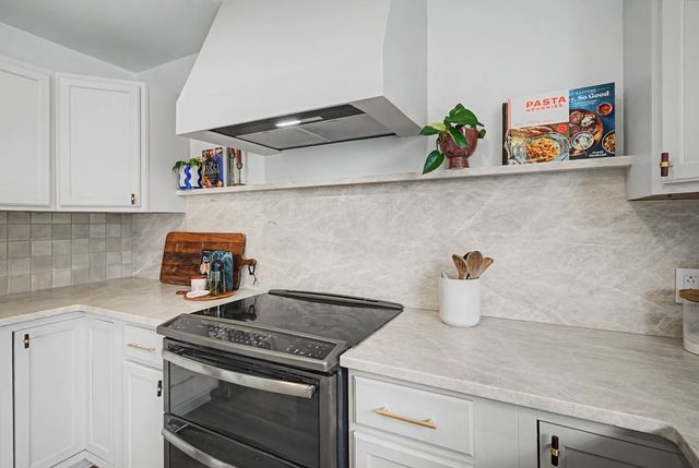 317 Bonnavue Dr, Hermitage, TN 37076