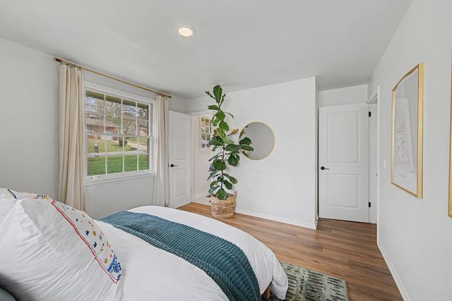 317 Bonnavue Dr, Hermitage, TN 37076