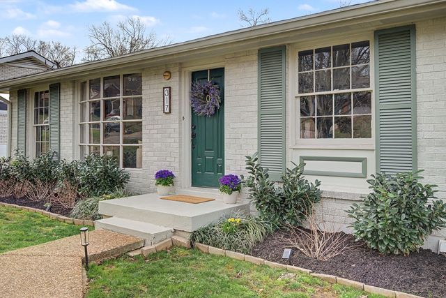 317 Bonnavue Dr, Hermitage, TN 37076