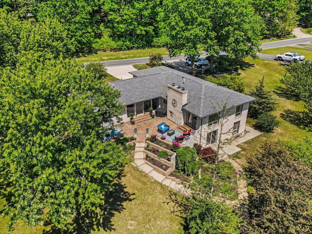 47233 CR 380, Grand Junction, MI 49056