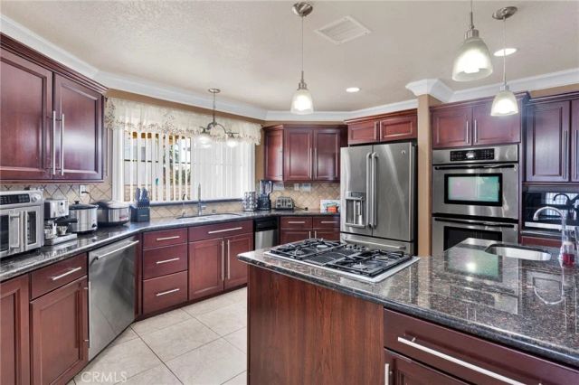 17715 Vista Point, Victorville, CA 92395