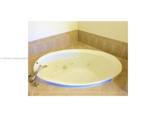 1033 NE 17th Way 1604, Fort Lauderdale, FL 33304