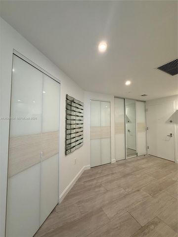 55 SW 9th St 2703, Miami, FL 33130