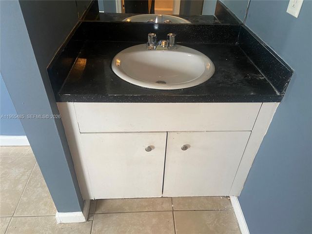 2421 NW 56th Ave 2-201, Lauderhill, FL 33313