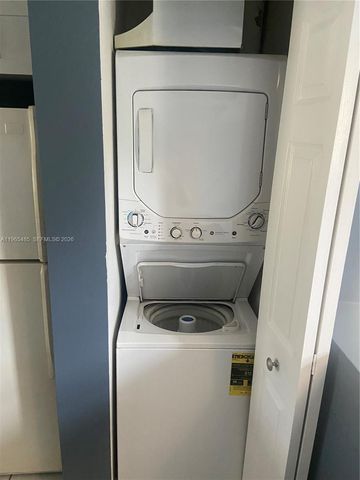 2421 NW 56th Ave 2-201, Lauderhill, FL 33313