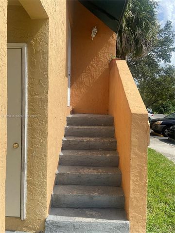 2421 NW 56th Ave 2-201, Lauderhill, FL 33313