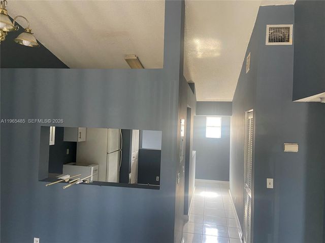 2421 NW 56th Ave 2-201, Lauderhill, FL 33313