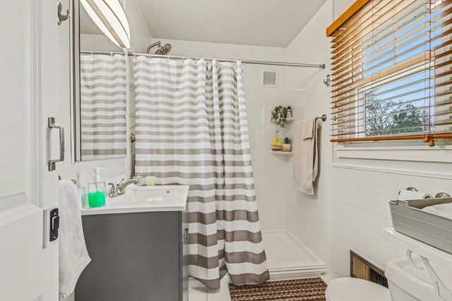 418 Larkspur Avenue, Portage, MI 49002