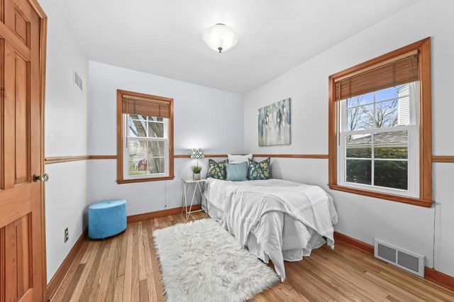 W63N391 Hillcrest AVENUE, Cedarburg, WI 53012