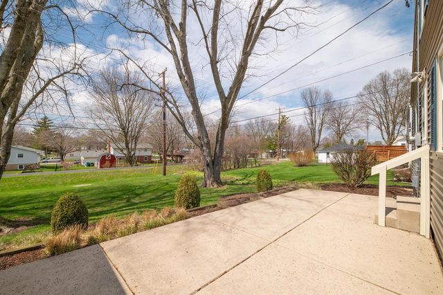 W63N391 Hillcrest AVENUE, Cedarburg, WI 53012