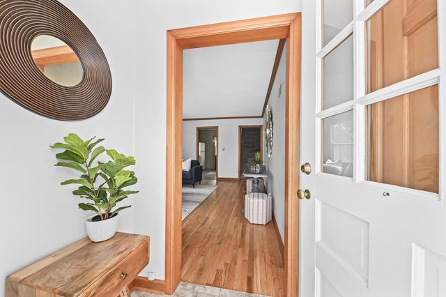 W63N391 Hillcrest AVENUE, Cedarburg, WI 53012
